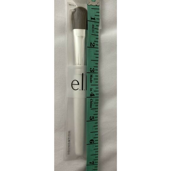 e.l.f. Foundation Brush Set of 2 Cruelty Free Vegan New in Box - Picture 7 of 8